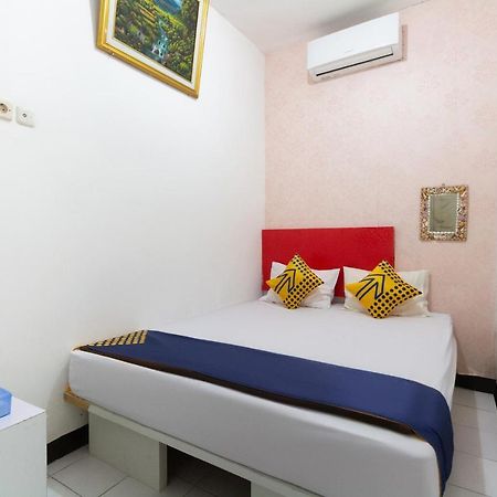 Spot On 2425 Salina Hotel Syariah Sidoarjo Luaran gambar